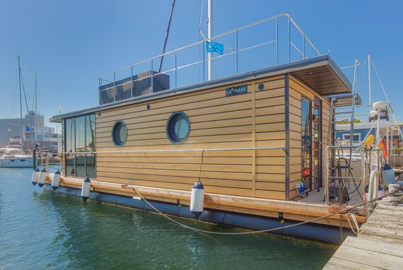 Hausboot Kleine Auszeit am Steg